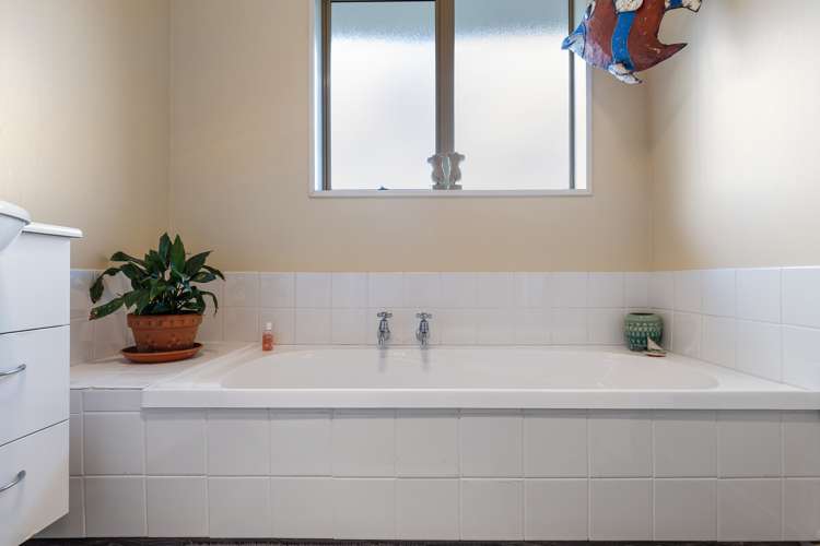 3 Magnolia Lane Saint Albans_24