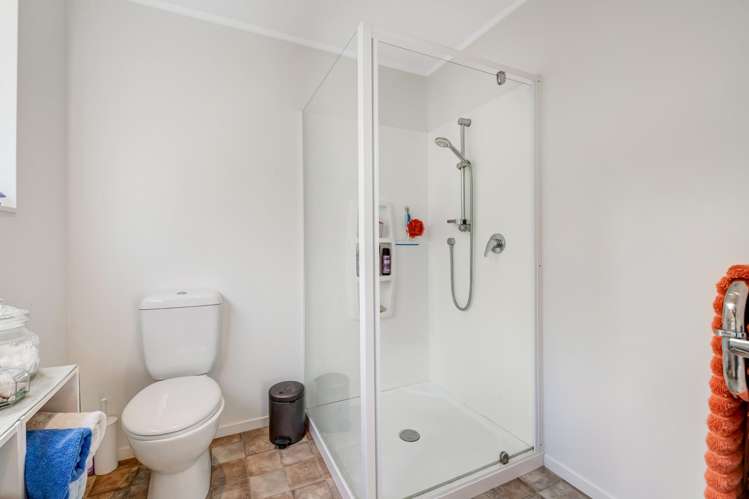 1/21 Ayton Drive Totara Vale_13