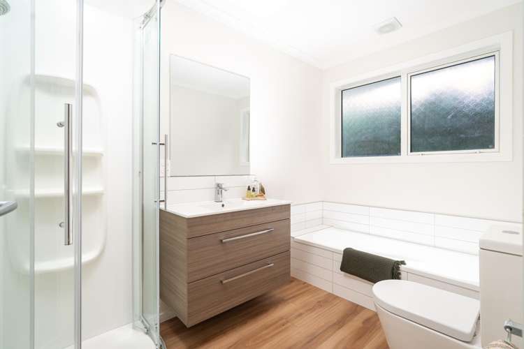 13A Huia Street Tawa_17