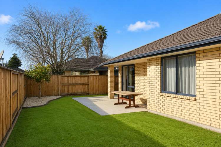 7 Kingroyal Lane Hamilton East_25