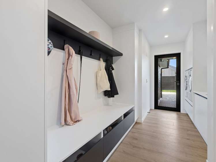 83 Sunline Drive Leamington_21