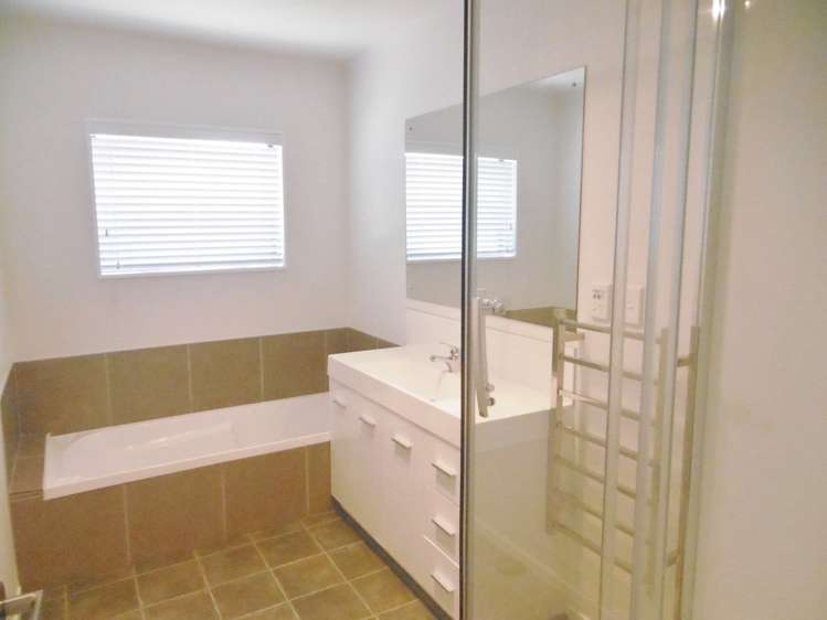 2/2 Moana Avenue Belmont_12