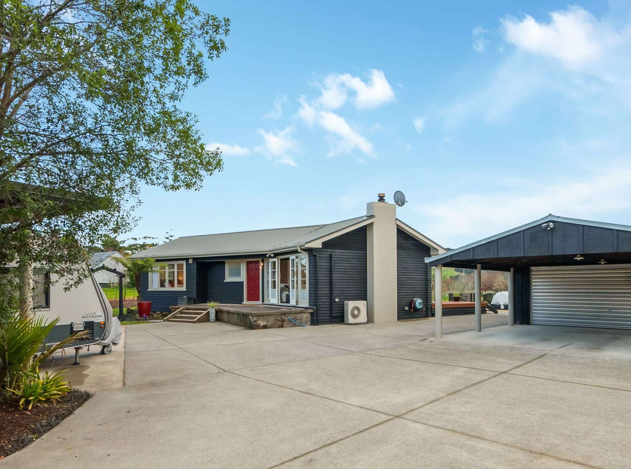 Cute country cottage in Clevedon comes with several outbuildings