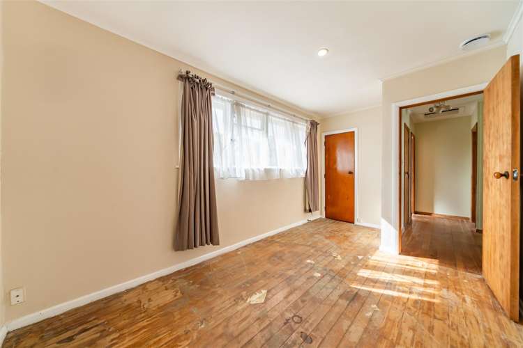 104 Whites Line East Waiwhetu_10