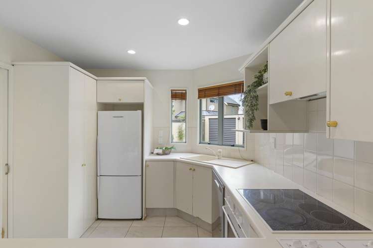 2/28 Derby Street Saint Albans_11