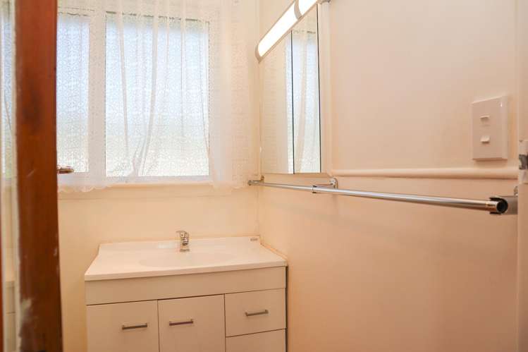 90 Domett Esplanade Cobden_18