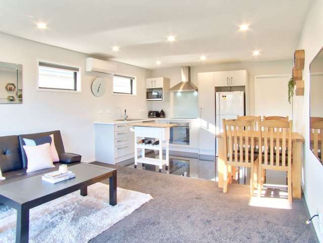 Modern, immaculately kept standalone in Longhurst