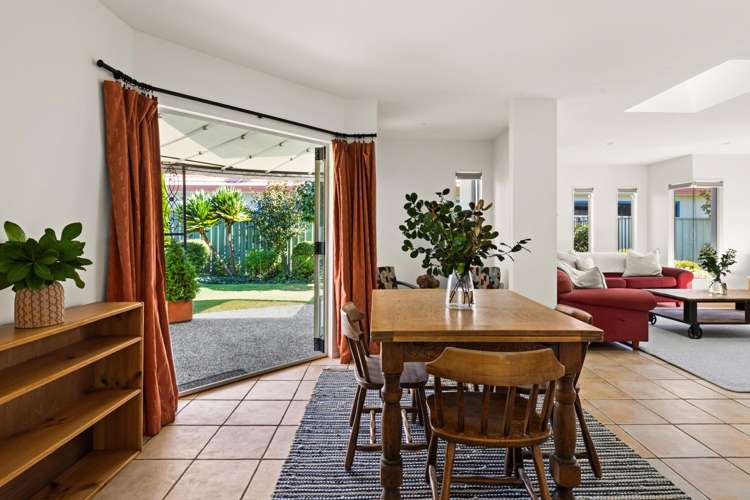 2 Queens Walk Taradale_2