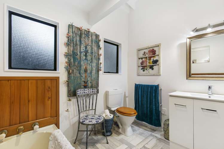 1133 Huia Road Huia_15