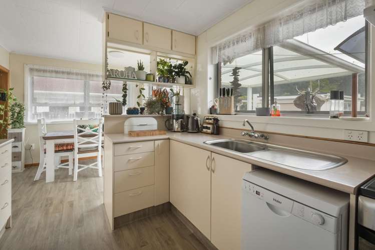 435 Fergusson Drive Thames_11