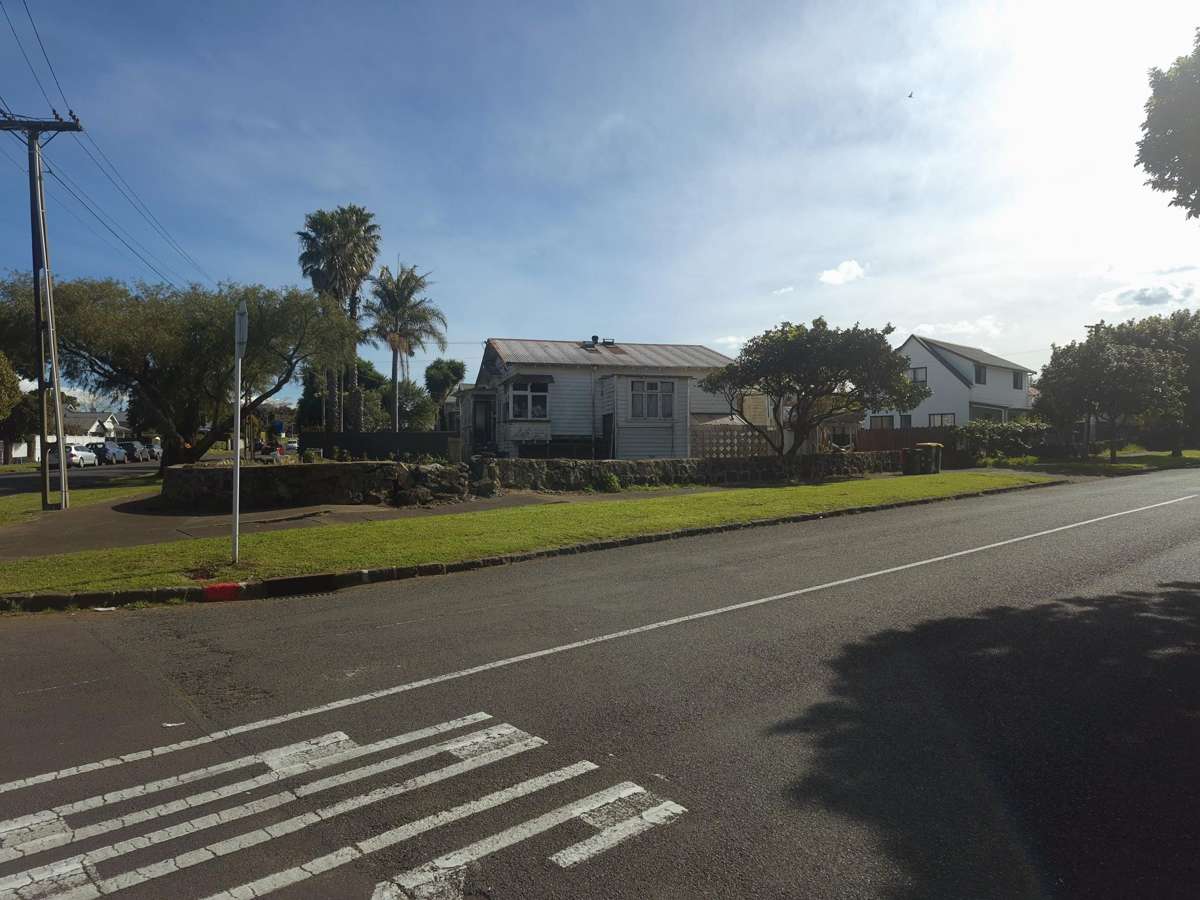 38 Mays Road and 2A Curzon Street_3