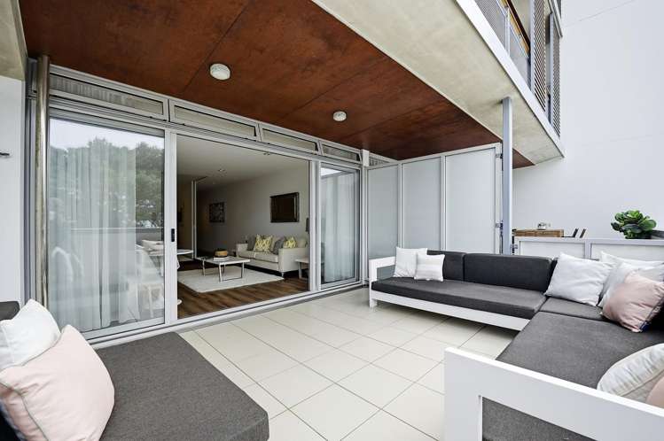 7/6 Beach Front Lane Browns Bay_10