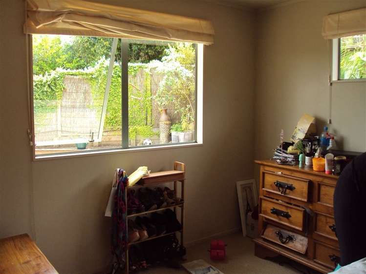 28 Russell Heights Russell_13