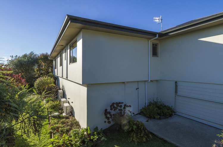 64 Olympus Way Richmond_18