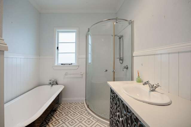 1005 Oliphant Road Raureka_2