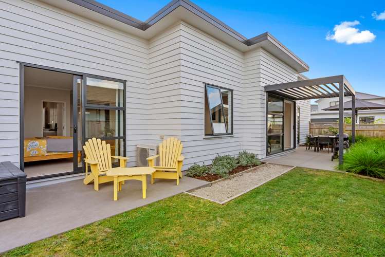 7 Onekura Street Red Beach_9