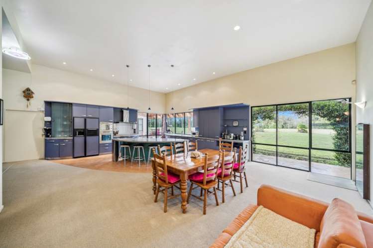 6-10 Holdens Road_4