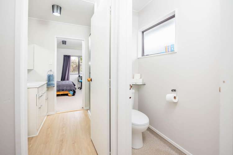 70 Sunnyhills Avenue Glenview_12