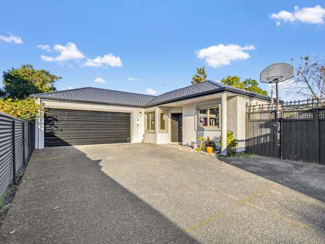 Leafy Hokowhitu Living on Manawatu