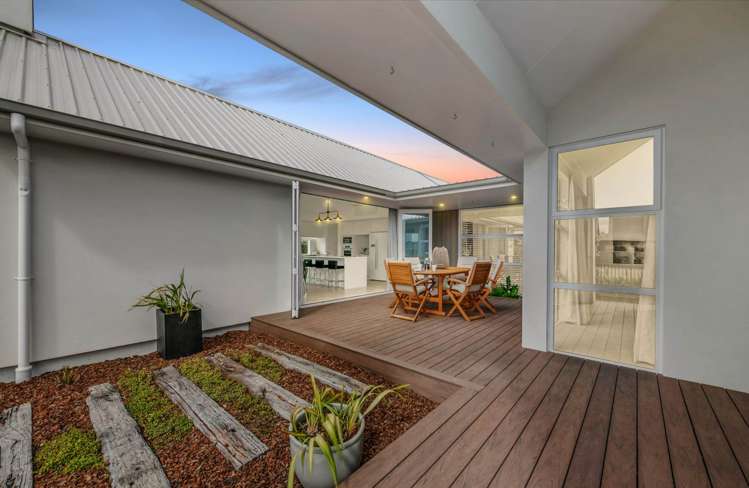 1 Lydiard Place Beachlands_16
