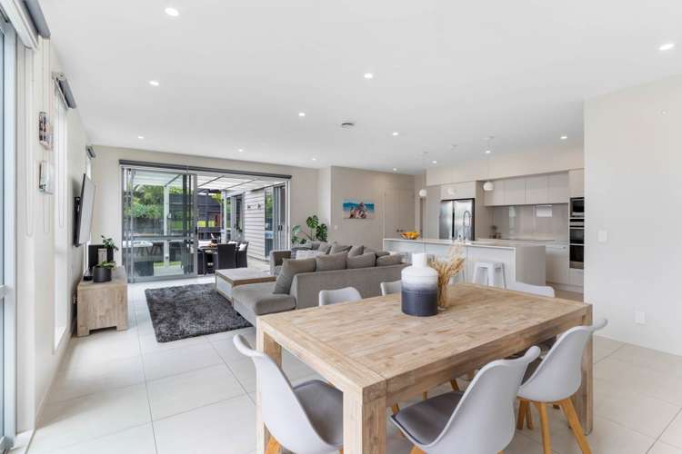 16 Lydiard Place Beachlands_11