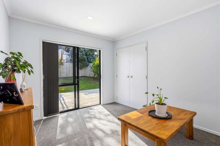 7 Rivervale Grove Stanmore Bay_12