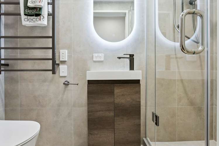 7-9/246 Wairau Road Glenfield_18