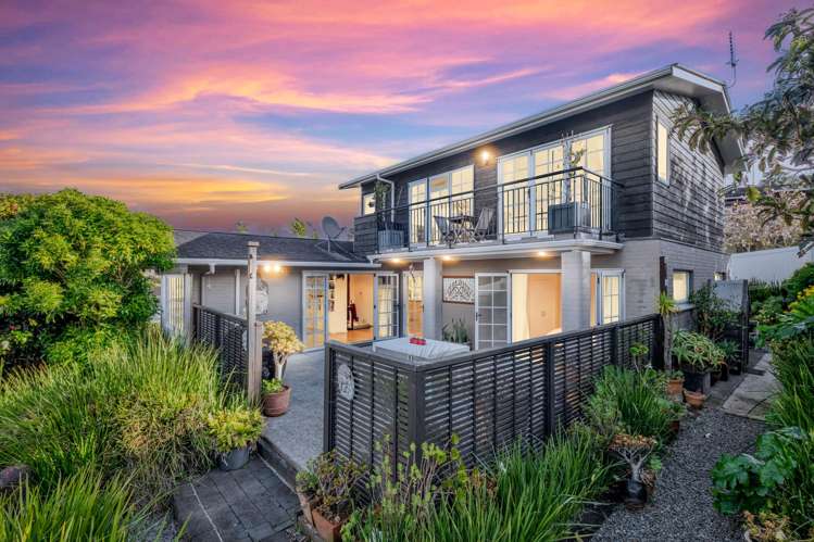 4 Gibson Place Mellons Bay_22