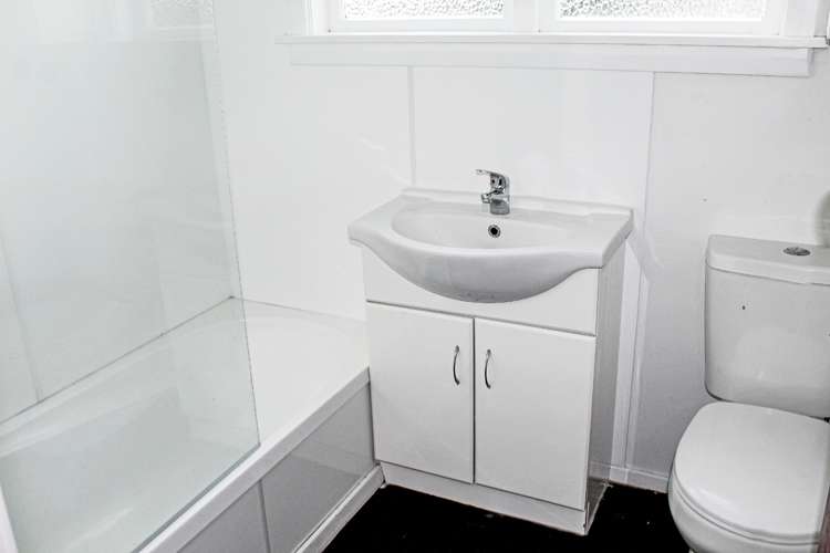 25a Robinson Crescent Westbrook_8