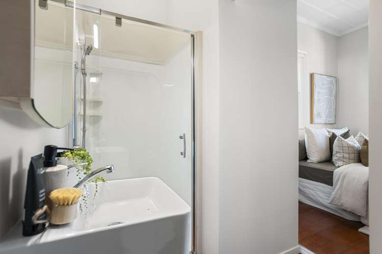 4 Graysons Lane Mount Eden_16