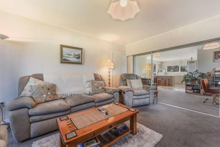 13 Newall Avenue Stoke_16