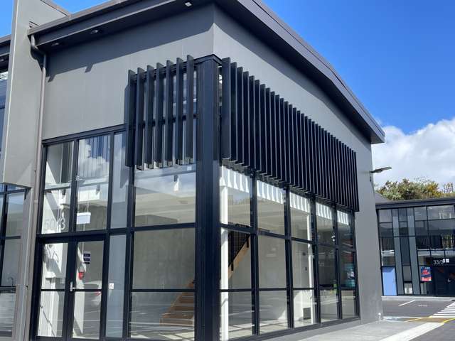 Eye-Catching Large Unit – Corner Location