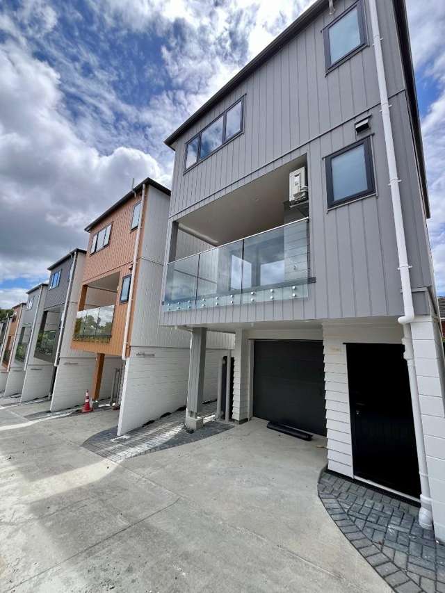 BRAND NEW 3-BED + STUDY STANDALONE HOME