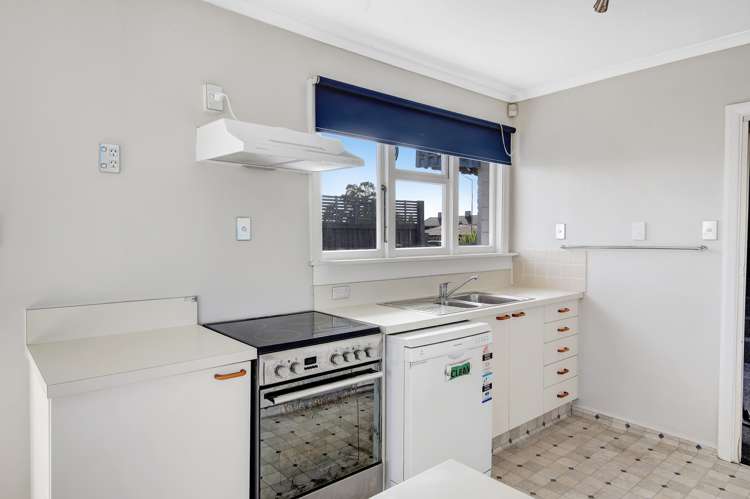 9 Russley Road Russley_11