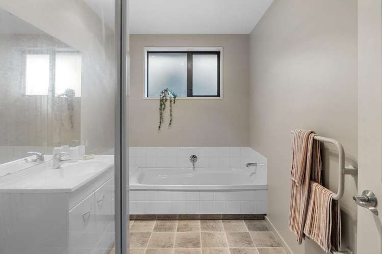 89 Charles Street Waltham_13