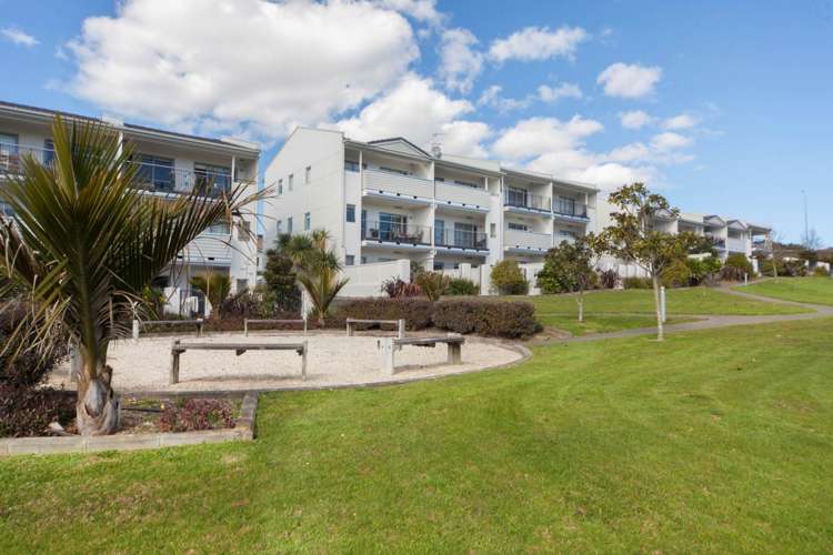 B12/60 Masons Road Oteha_13