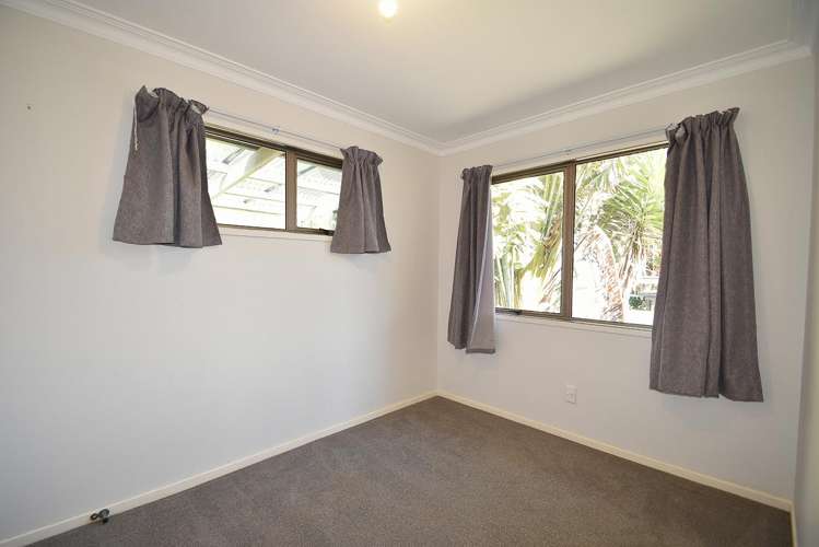24 Domain Crescent Muriwai_16