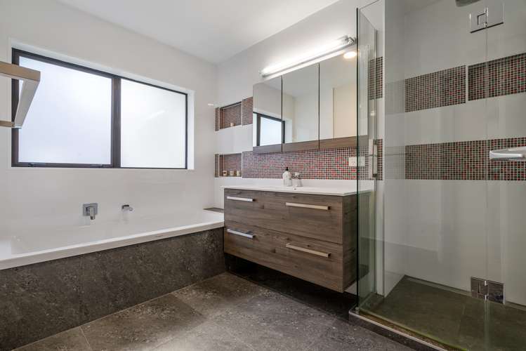 8 Kuripaka Crescent The Gardens_14