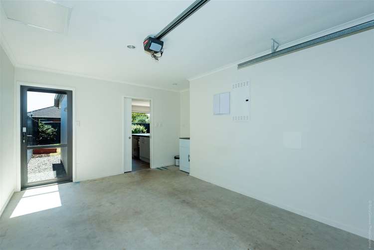 43 Farnborough Way Rolleston_14