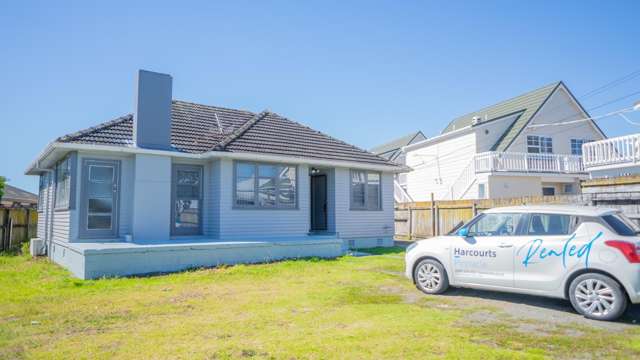 3 Bedroom in Papatoetoe, Large Backyard!