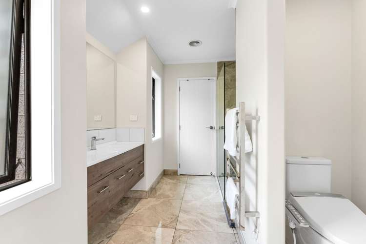 117 Queen Charlotte Drive Aotea_15