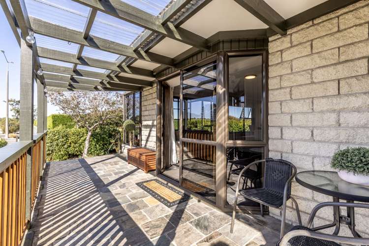 720 Queens Drive Waikiwi_16