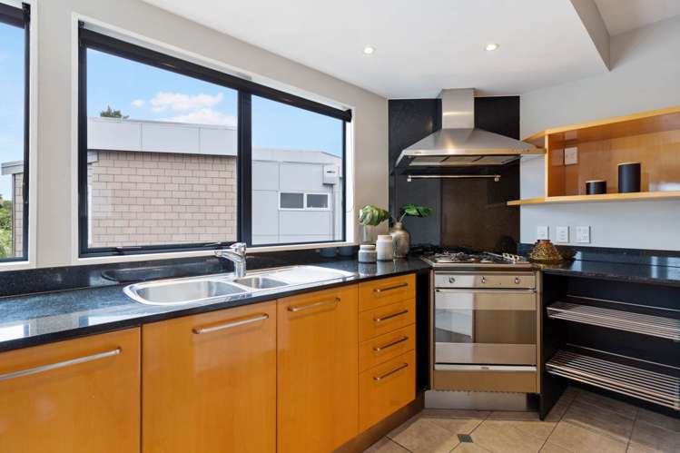 2/4 Rogers Avenue Eastern Beach_9