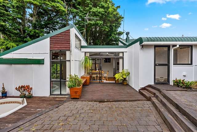 ‘Mother of all do-ups’: South Auckland house sells for $380,000