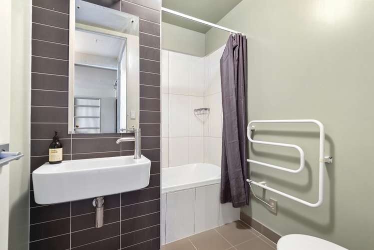 201/20 Hanson Street Mount Cook_6