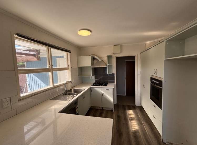 54A Houchens Road Glenview_17