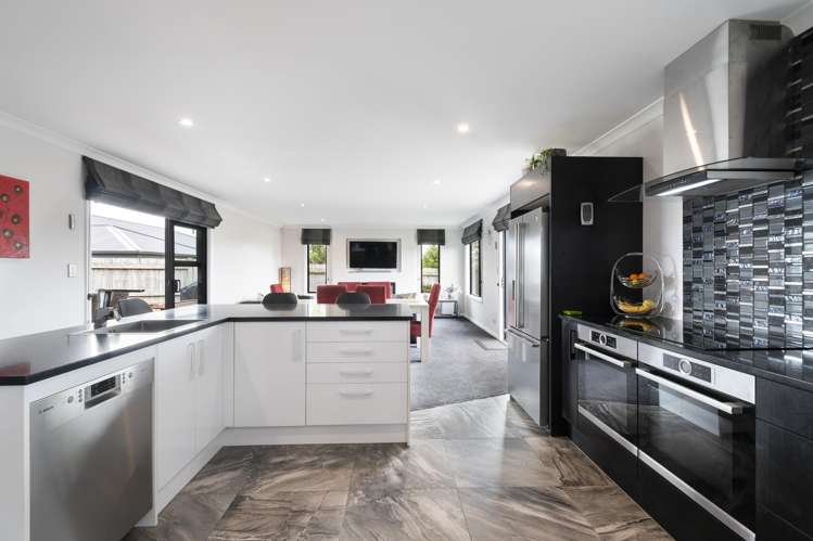 9 Saint Heliers Grove Fitzherbert_12