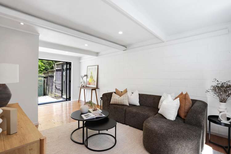 2/6 Sonnenberg Way Titirangi_15