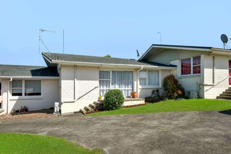 2/15 Hillside Road_0