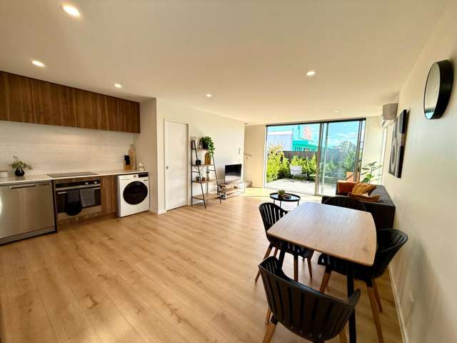  2/6 Manning Place Woolston_2